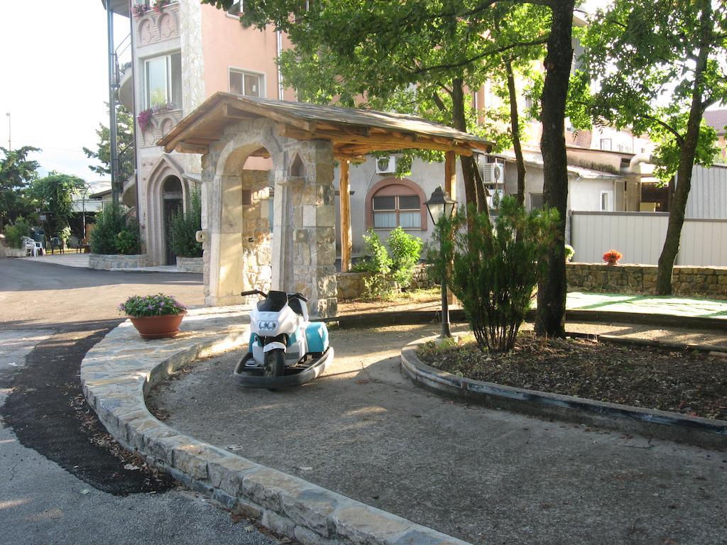モンテッラ Parco Sogni D'Oroアパートホテル エクステリア 写真